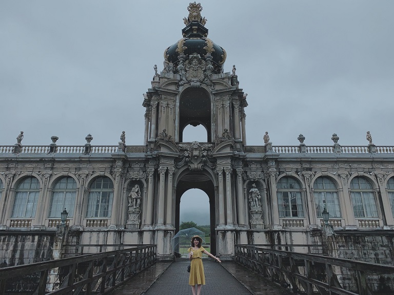 成冨真由 (Mayu Narutomi)